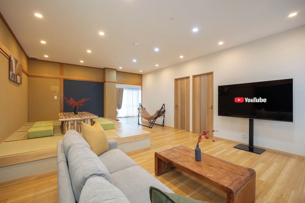 Azami Ann SUITE201 photo 1