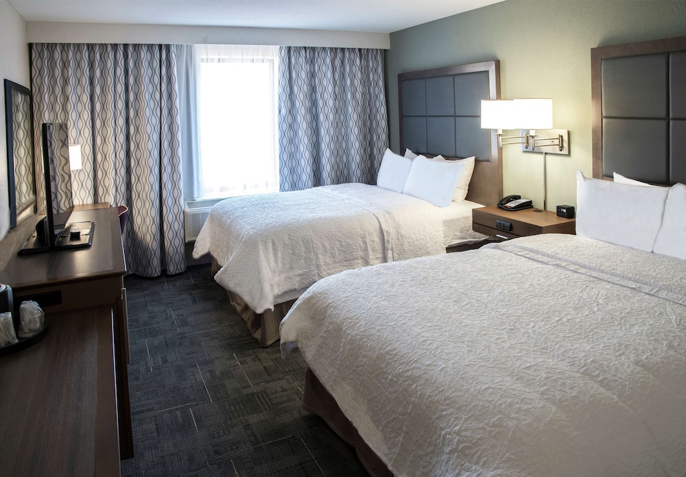 Room, 2 Queen Beds, Accessible, Non Smoking (Roll-in Shower) photo 1