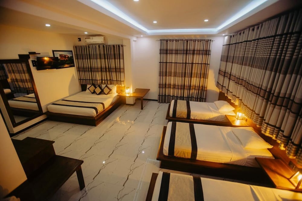 Luxury Room, Multiple Beds, Non Smoking, Garden View photo 2