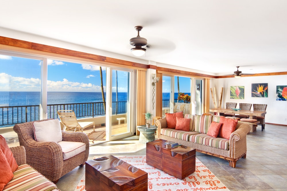 Deluxe Condo, 2 Bedrooms, Kitchen, Oceanfront photo 3