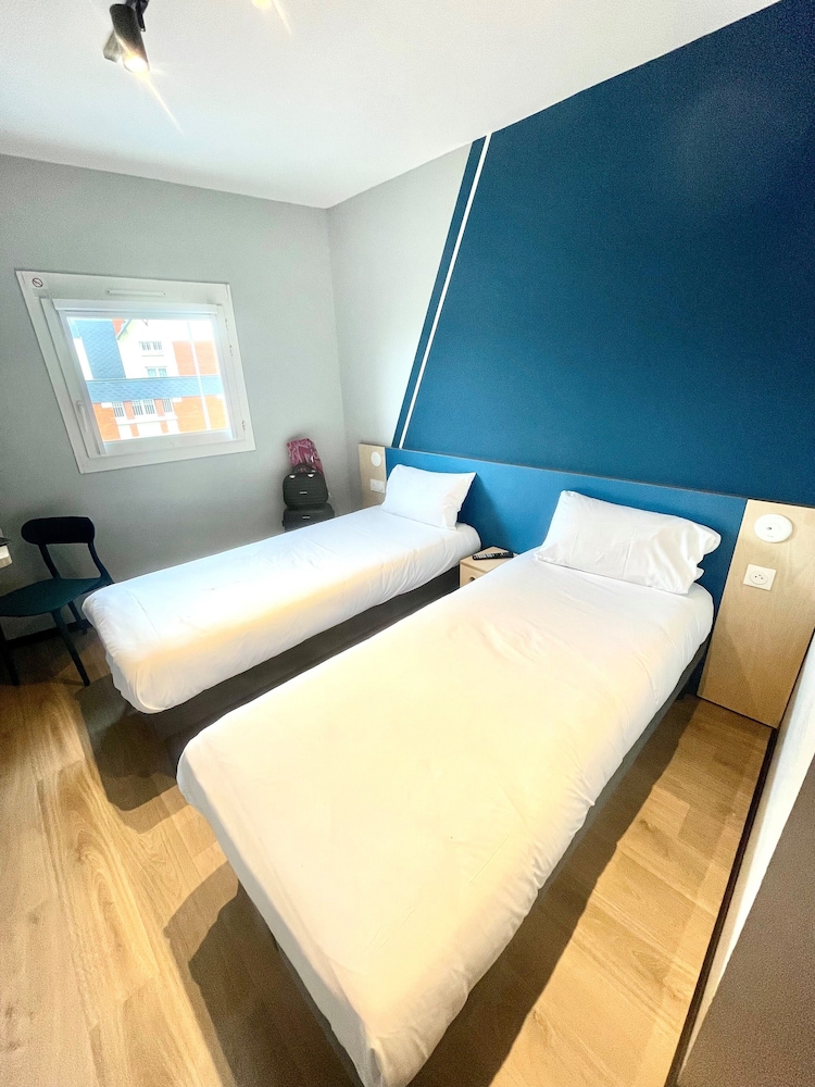 Room, 2 Twin Beds - Photo 5
