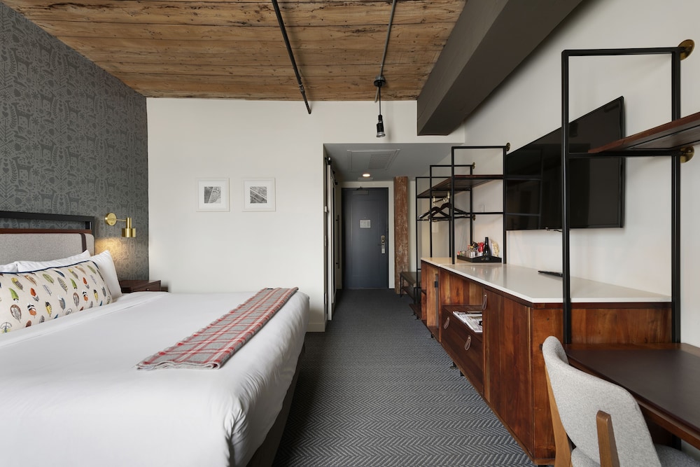 Room, 1 King Bed, Accessible photo 1