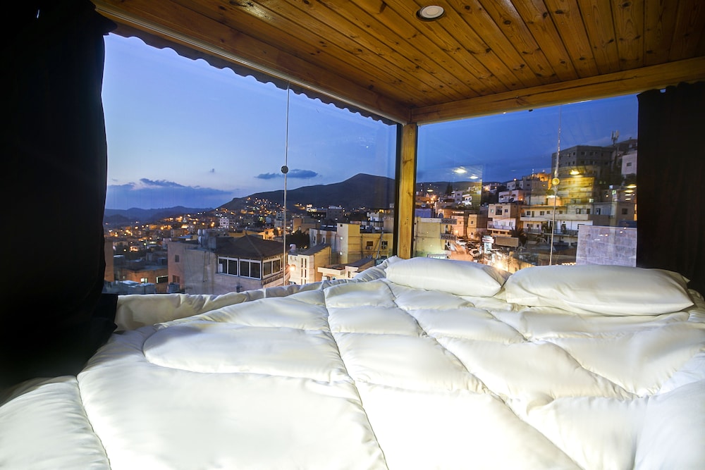 Shared Dormitory, 1 Queen Bed photo 1