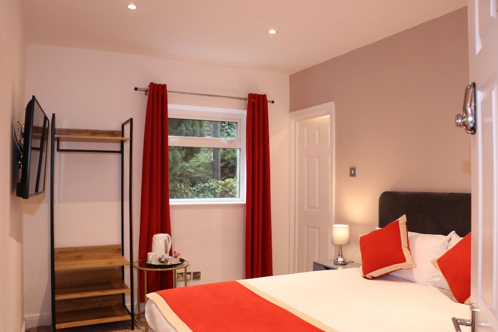 Deluxe Double Room, Ensuite - Photo 7