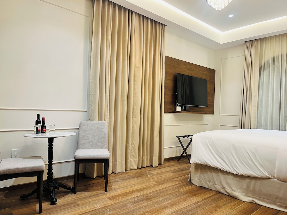 Grand Double Room, City View