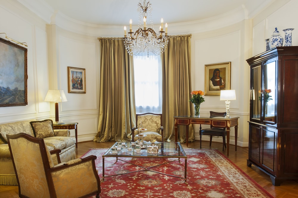 Executive Suite (Governor)