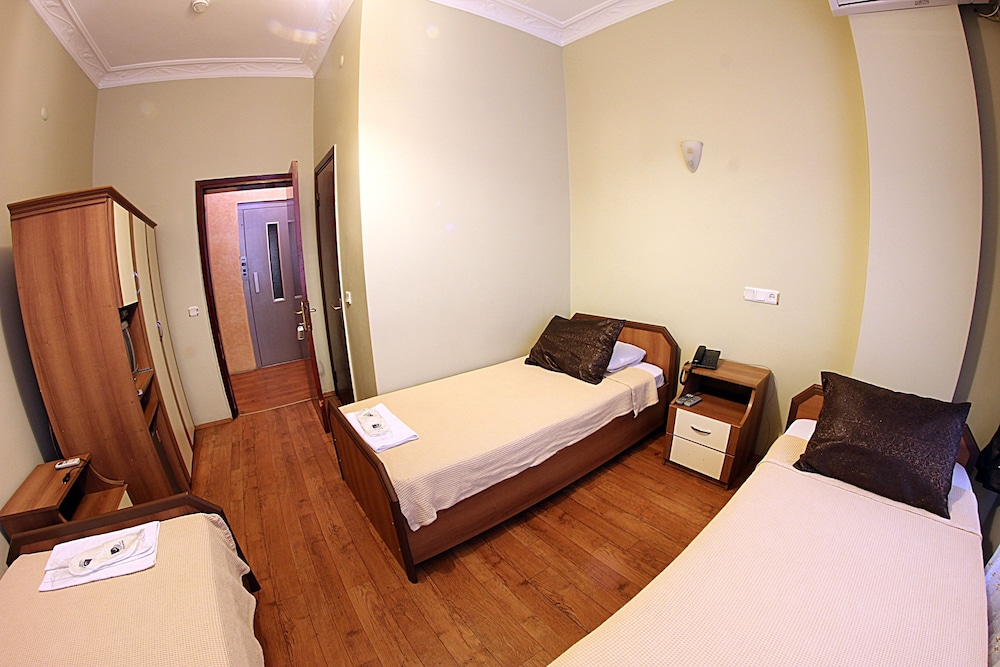 Standard Triple Room photo 3