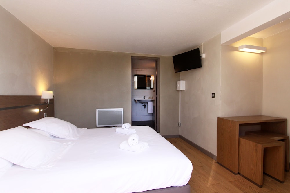 Double or Twin Room photo 3