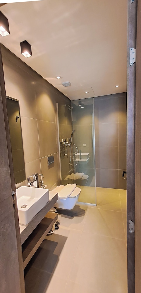 Deluxe Room - Photo 5