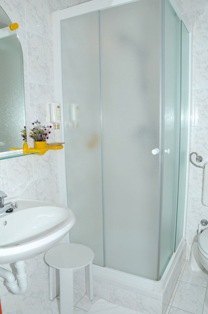 Basic Double Room - Photo 10