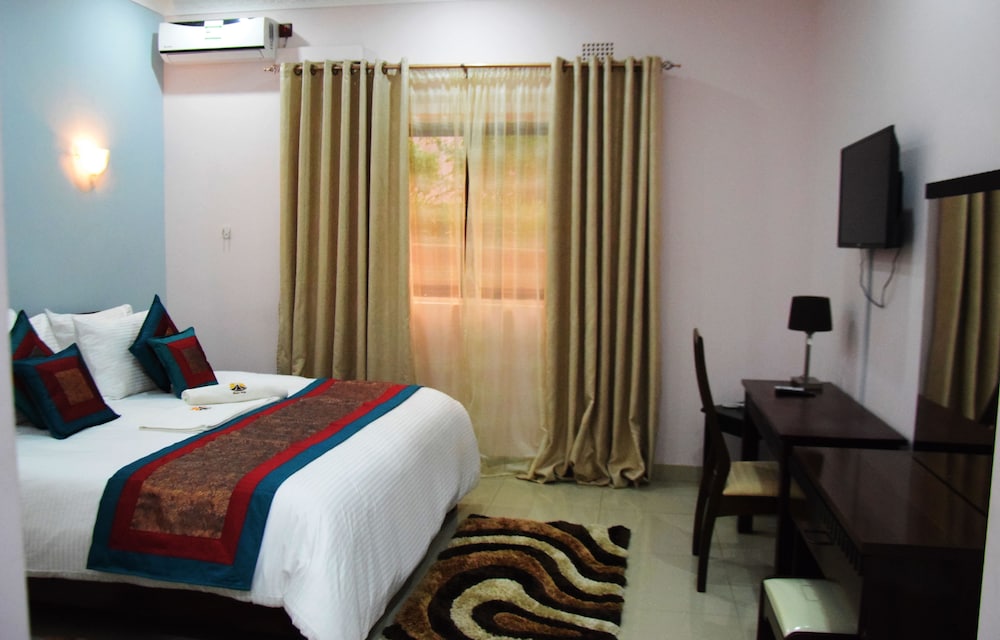 Family Room, 2 Bedrooms