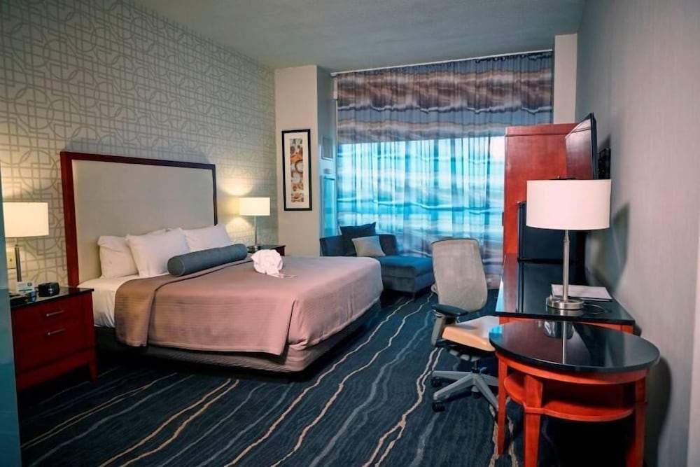 Deluxe Room, 1 King Bed, Accessible