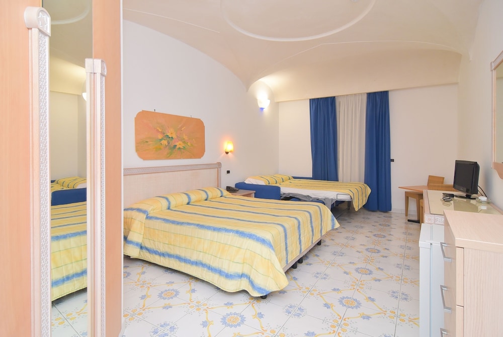 Standard Quadruple Room photo 2
