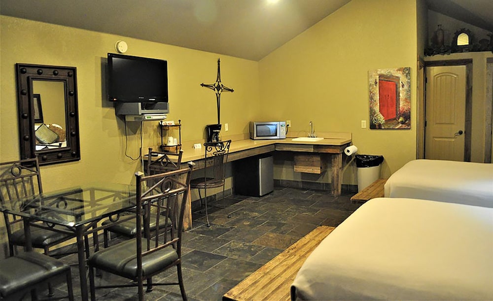Rustic Creek Cabin 2 photo 3