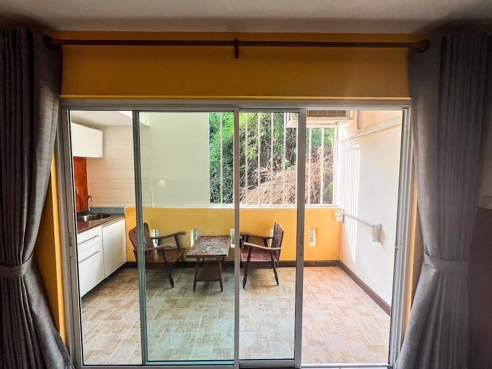 Standard Room, 2 Twin Beds, Balcony photo 3