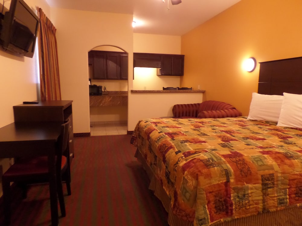 Deluxe Suite, 1 King Bed, Non Smoking, Kitchenette photo 1