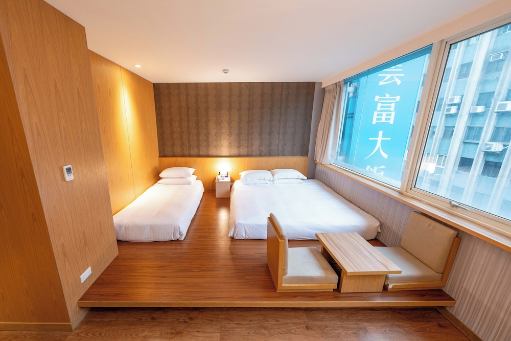 Signature Triple Room photo 1