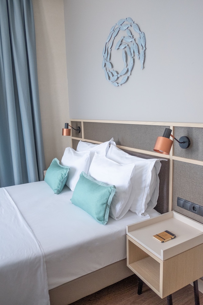 Deluxe Room, Sea View - Photo 4