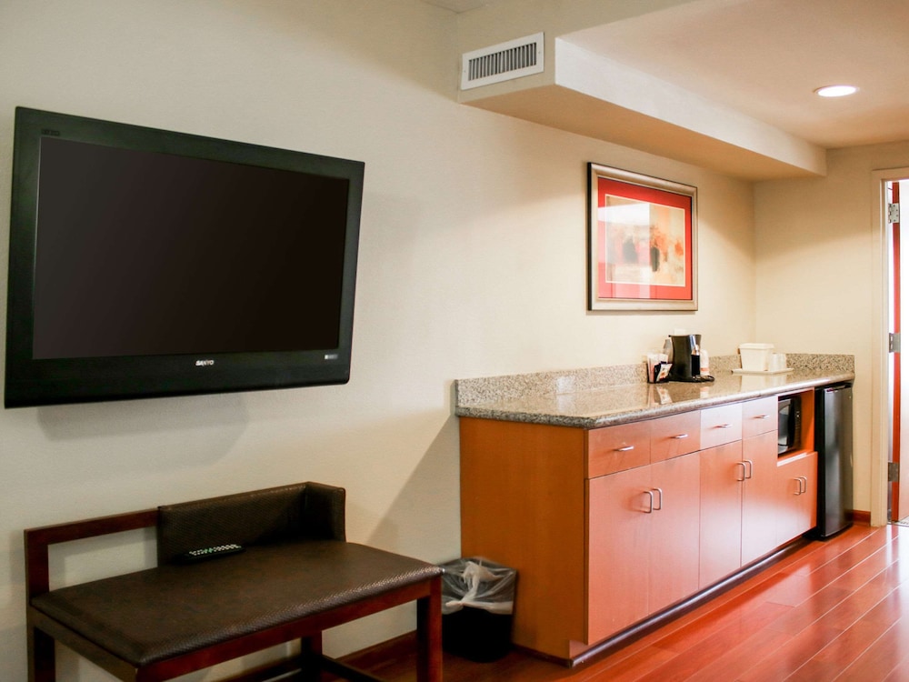 Standard Studio Suite, 1 King Bed, Accessible (Mobility Accessible, Roll-In Shower) photo 3