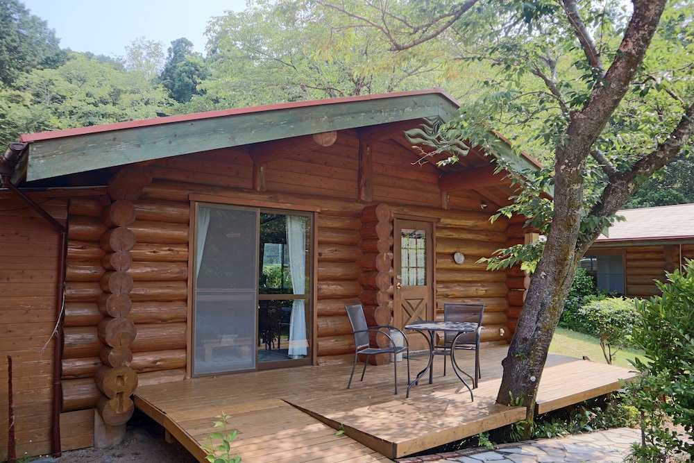 Cottage (102, 105), Non-Smoking photo 2