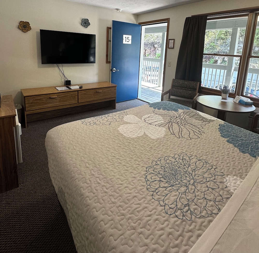 1 Queen Downtown and Lake View (Second Floor) photo 3