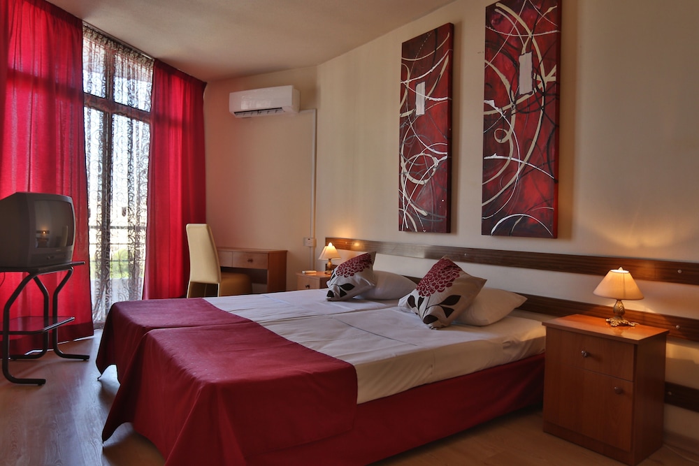 Economy Room