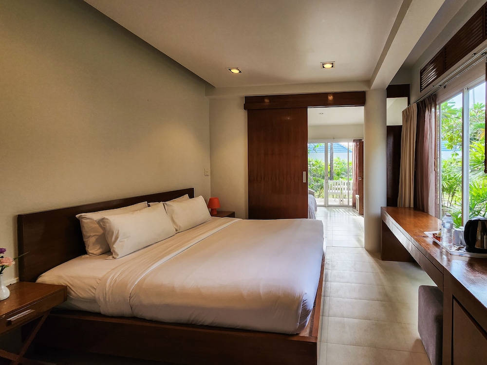 Family Suite, 2 Bedrooms, Garden View, Garden Area photo 2