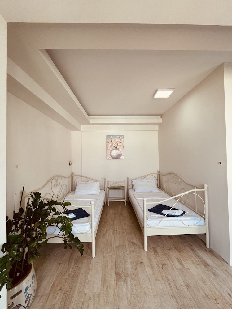 Exclusive Apartment, 2 Bedrooms, Balcony photo 3