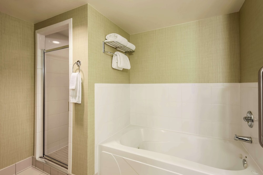 Room, 2 Queen Beds, Accessible (Mobility & Hearing) - Photo 3