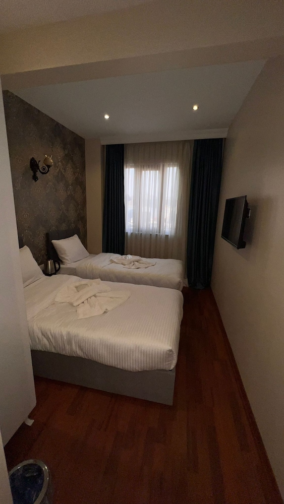 Standard Twin Room, Non Smoking, City View photo 2