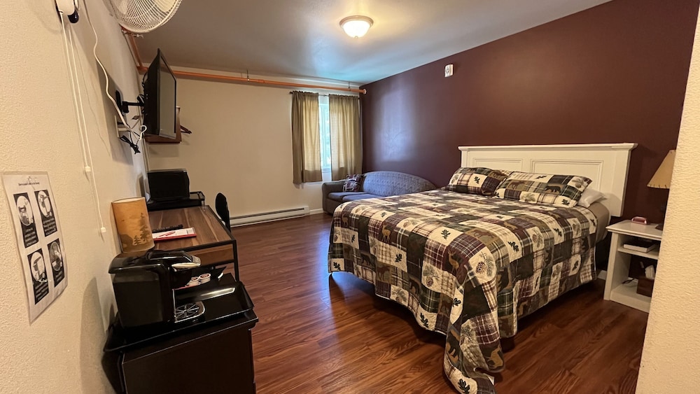 Economy Room, 1 Queen Bed photo 1