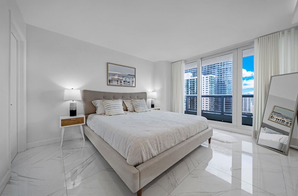 Deluxe Apartment, 1 King Bed, Bay View photo 3