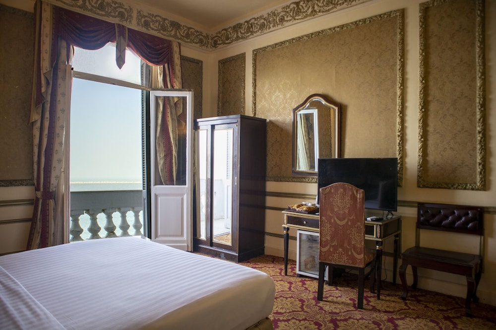 Golden Superior Room Direct Sea View