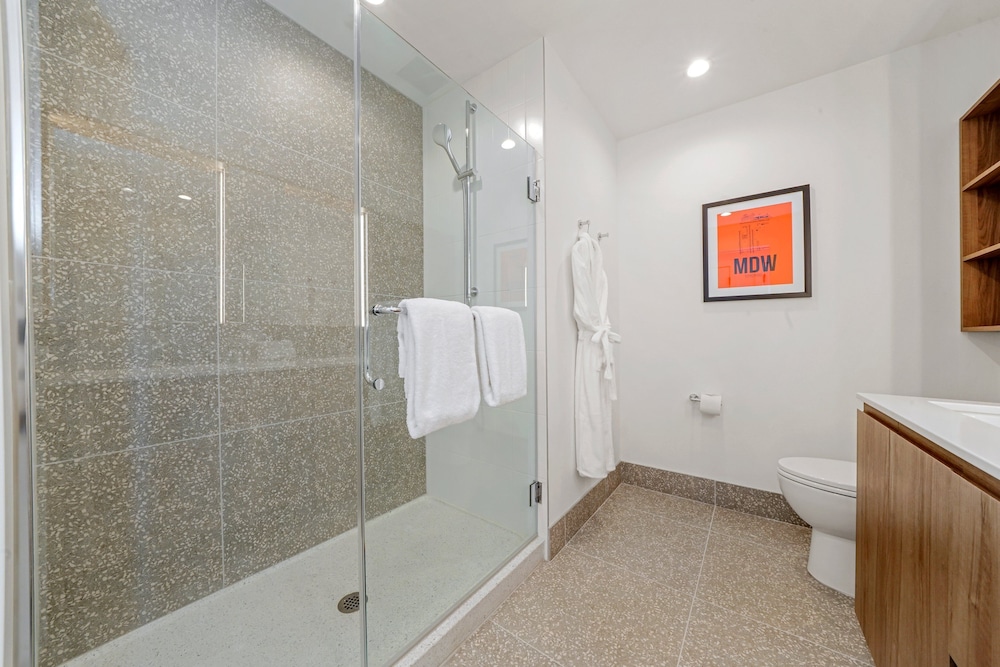 Deluxe Suite, 2 Bedrooms - Photo 2