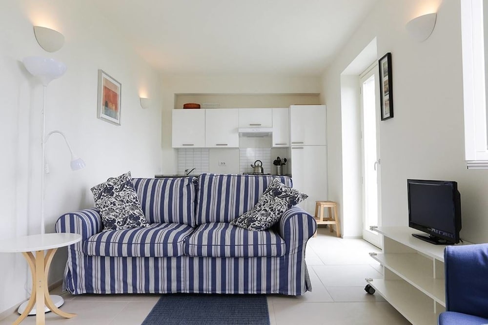 Apartment (1 Bedroom)