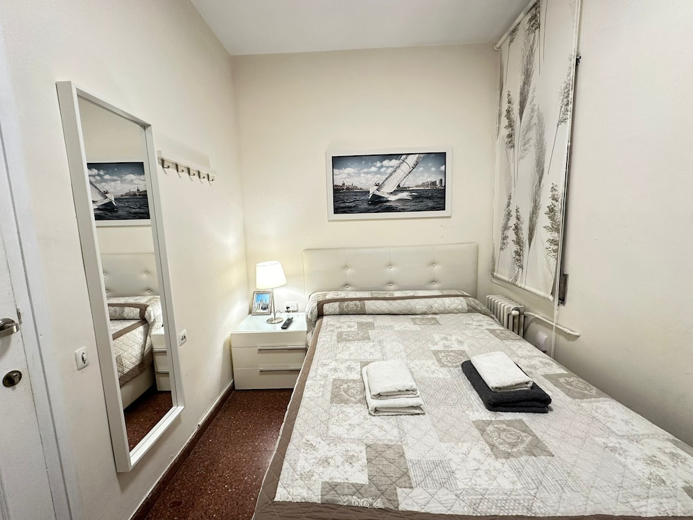 Economy Double Room, Shared Bathroom photo 2