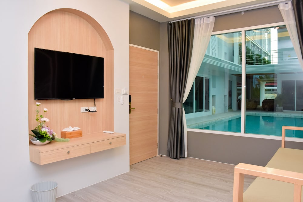 Suite - Photo 2