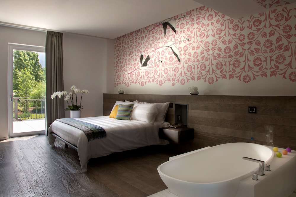 Royal Room, 1 Queen Bed, Terrace, Mountain View (Vesuvius view)