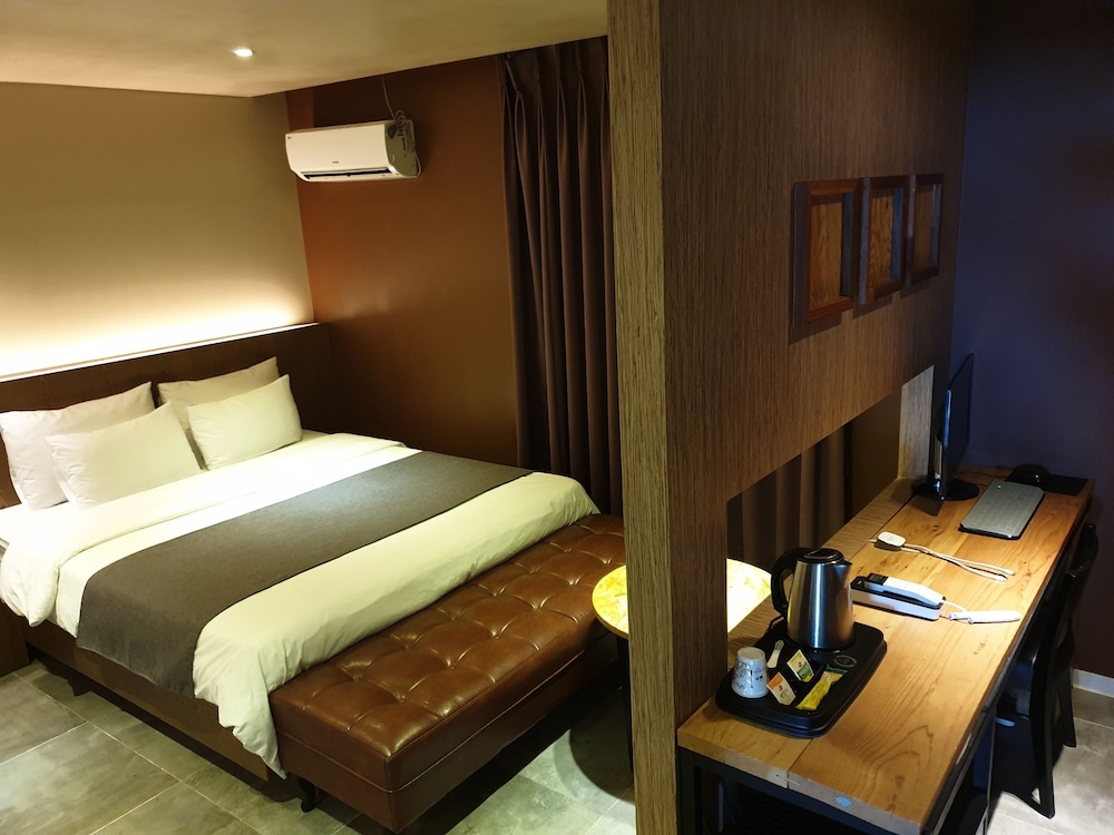Deluxe Room - Photo 3