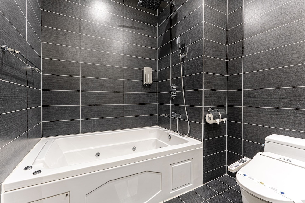 Deluxe Triple Room (Over 36 month old surcharge 20000 KRW, Breakfast Included) photo 3