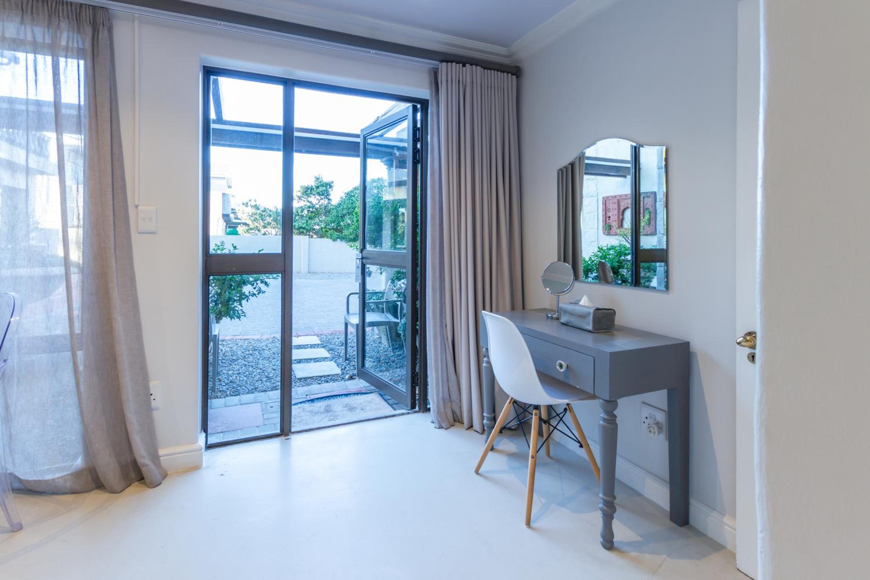 Deluxe Family Room - Photo 8