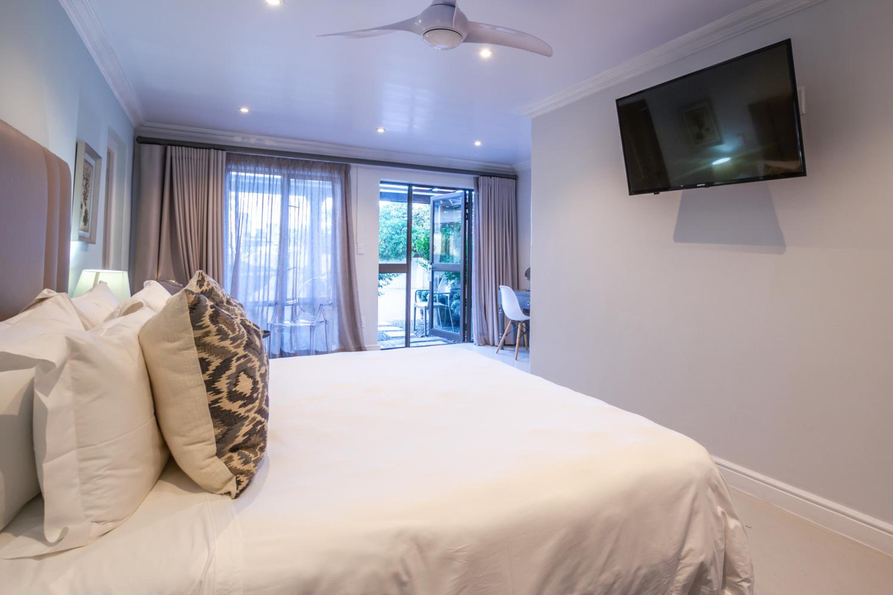 Deluxe Family Room - Photo 13