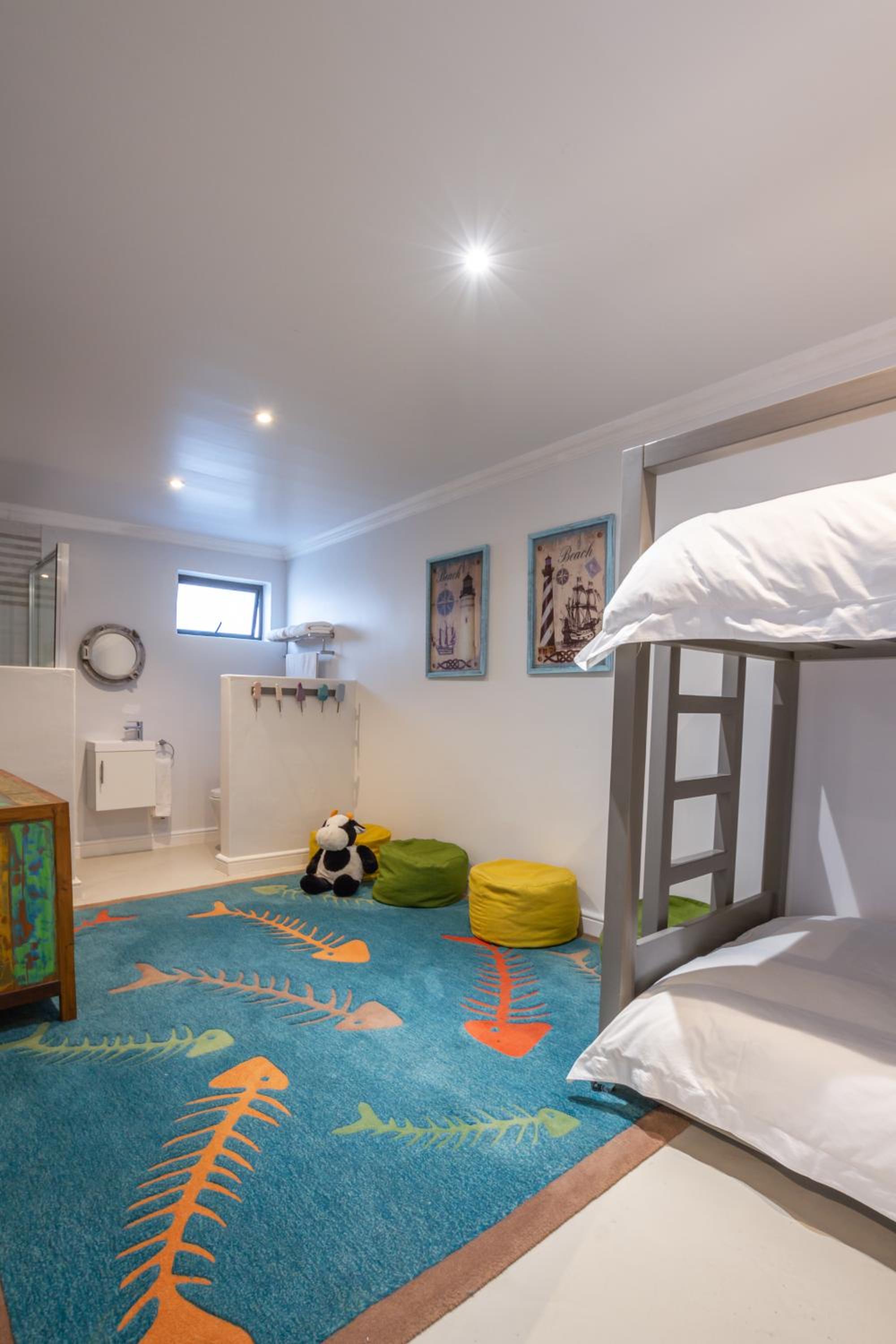 Deluxe Family Room - Photo 2