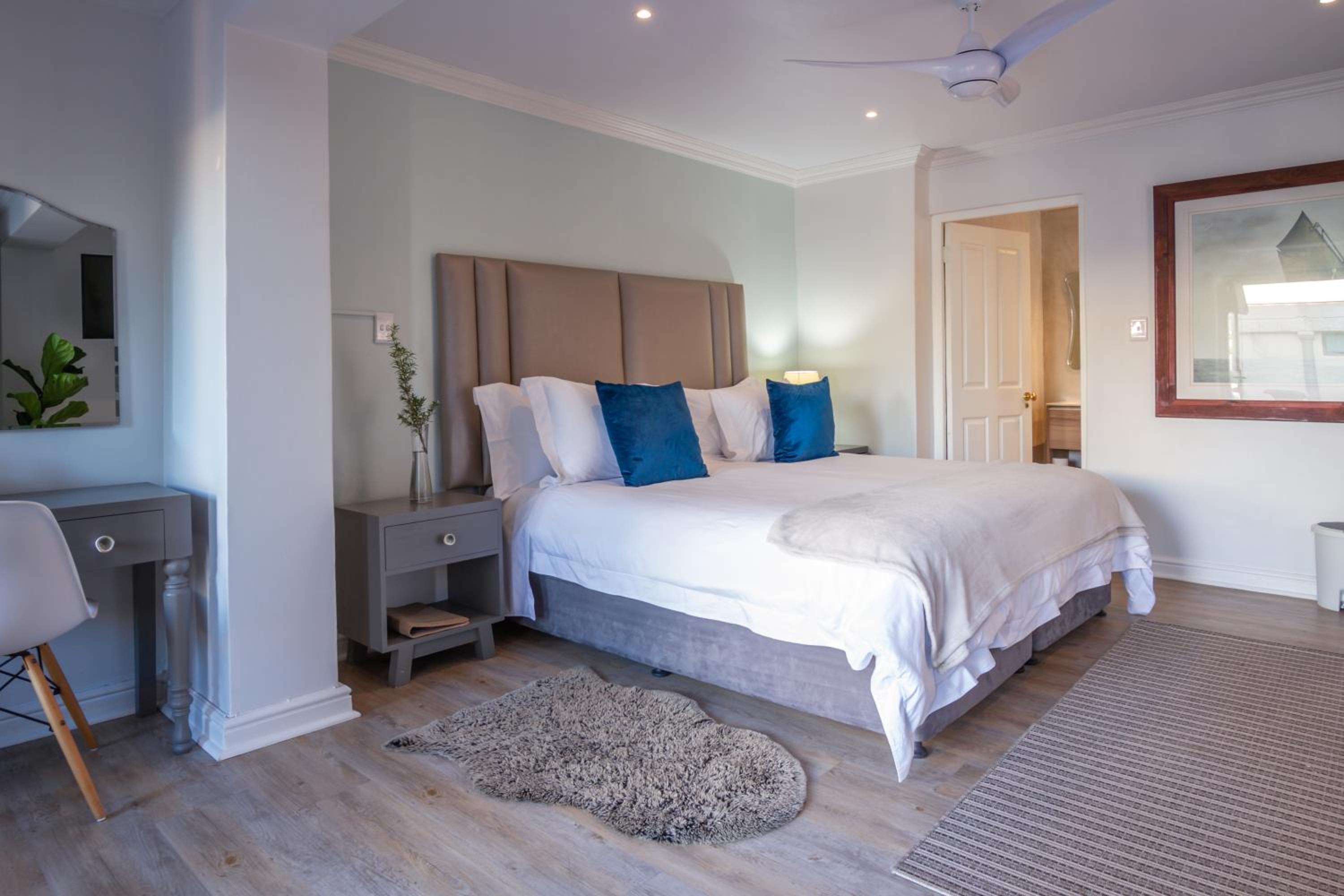 Comfort King Room - Photo 14