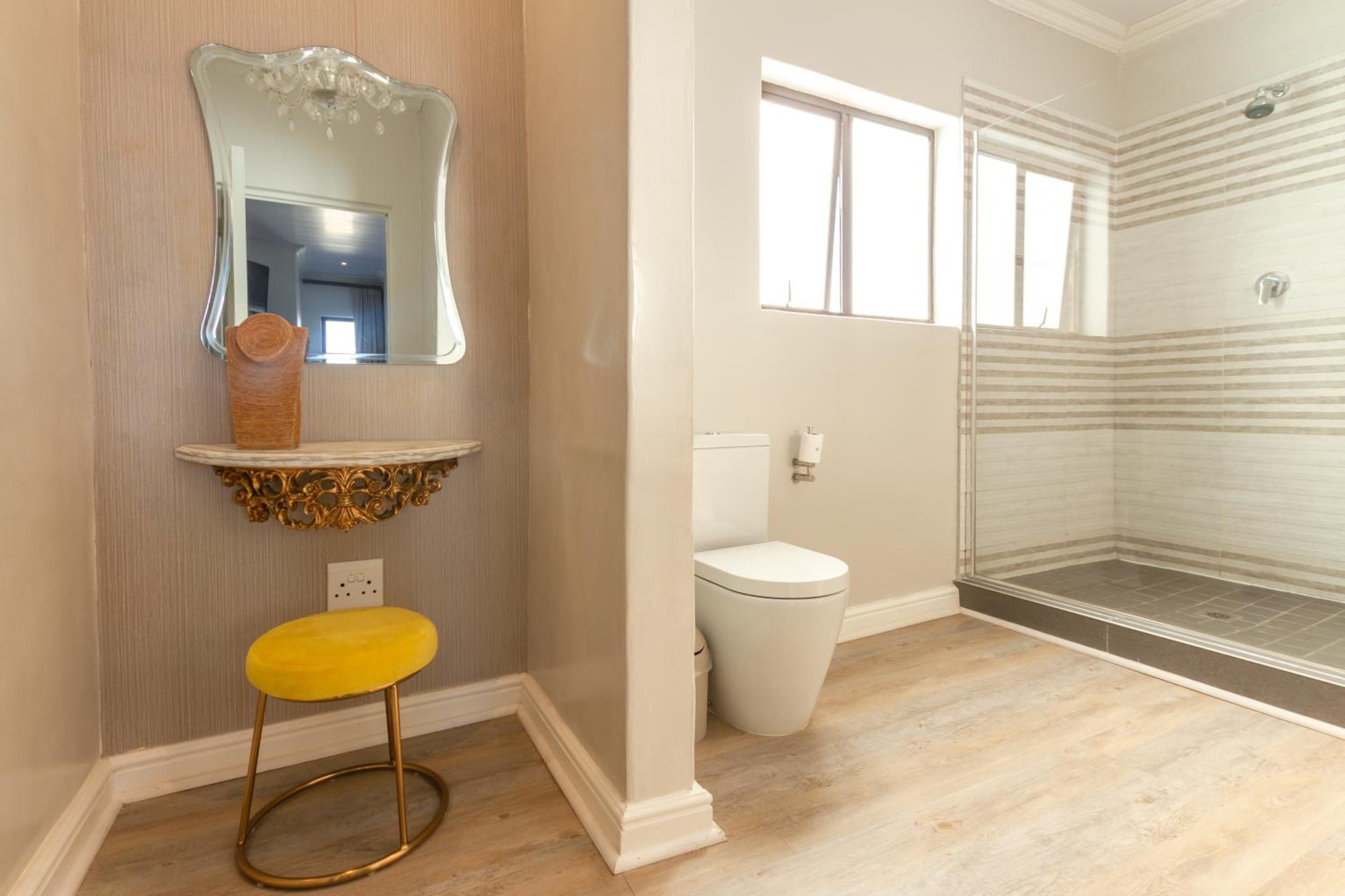 Executive King Room - Photo 11