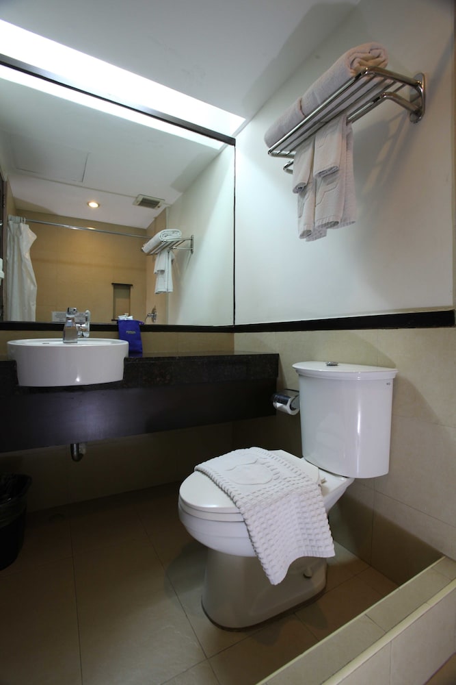 Deluxe Triple Room, 3 Twin Beds - Photo 10