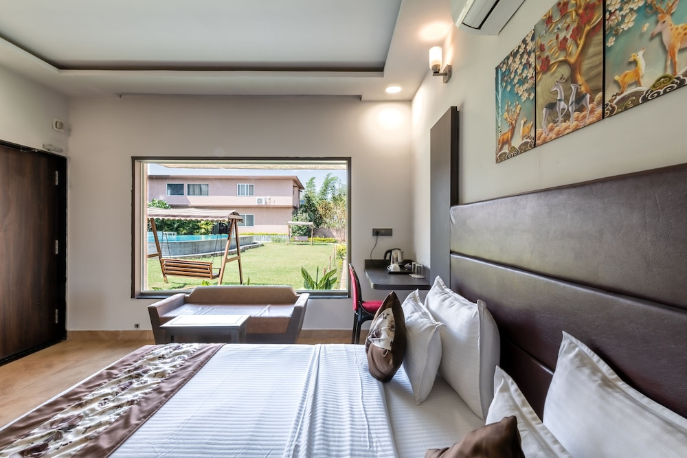 Executive Room, Pool View