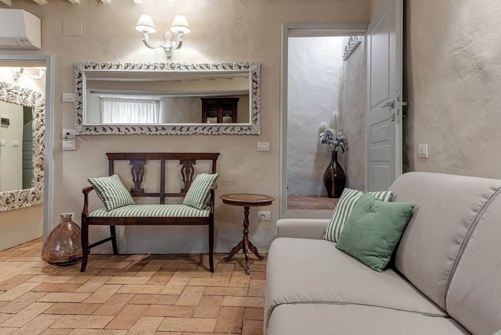 Design Quadruple Room (Quad King 28 sq m2 Dante Alighieri)