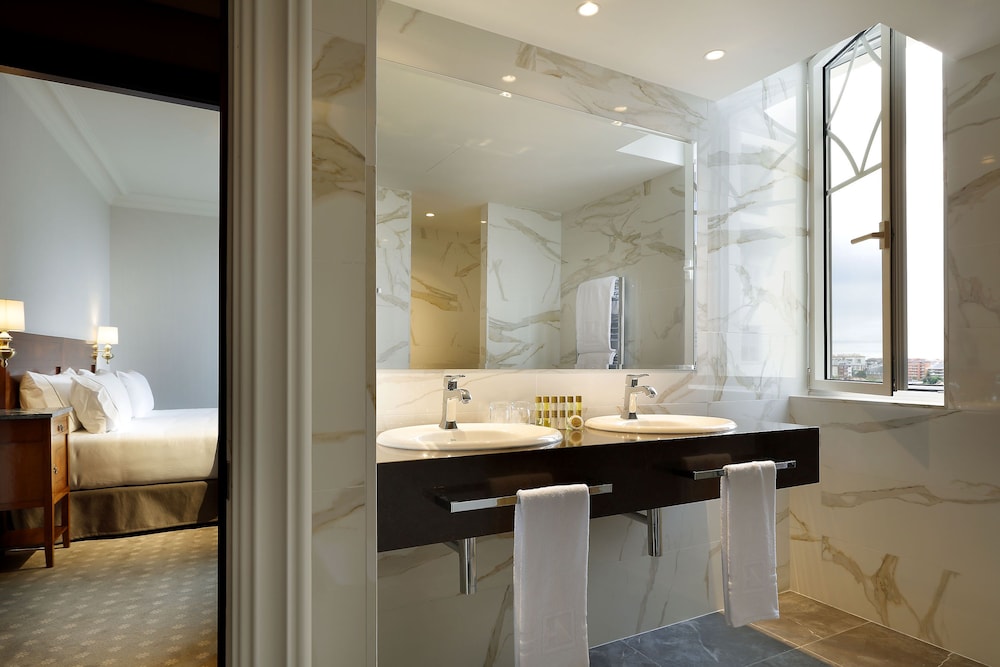Deluxe Triple Room photo 3