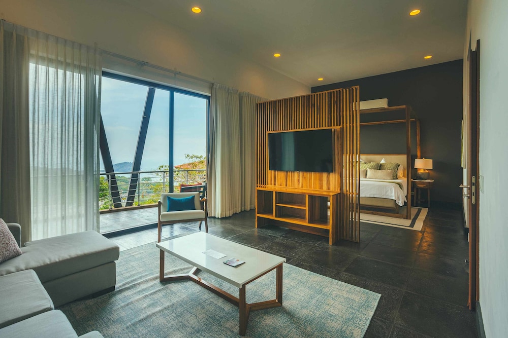 The Penthouse - Best Ocean Views - (# of bedrooms available depends on # of guests reserved)